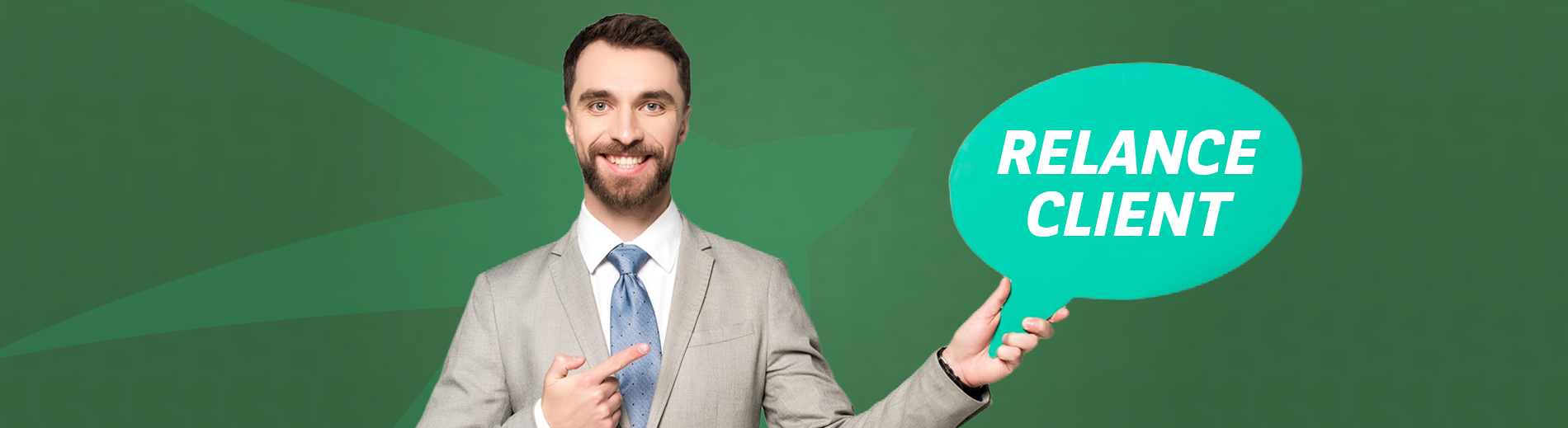 homme tenant pancarte avec titre "relance client"